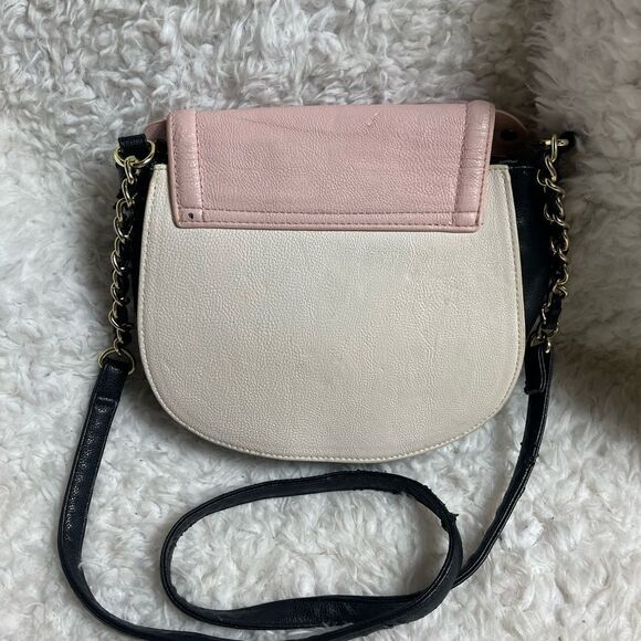 Betsey Johnson tricolor Crossbody bag Pink,beige & Black gold tone hearts accent - Picture 3 of 15